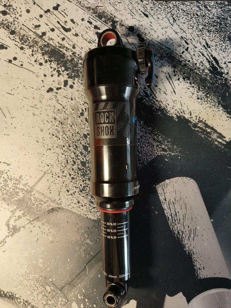 tlumič RockShox Deluxe RT 230 x 60, 230mm x 60mm, DebonAir