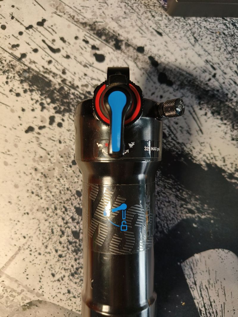 tlumič RockShox Deluxe RT 230 x 60, 230mm x 60mm, DebonAir
