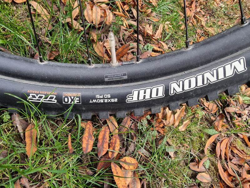 Giant Stance E+ 1 Pro, vel.L, kola 29" baterie 625Wh