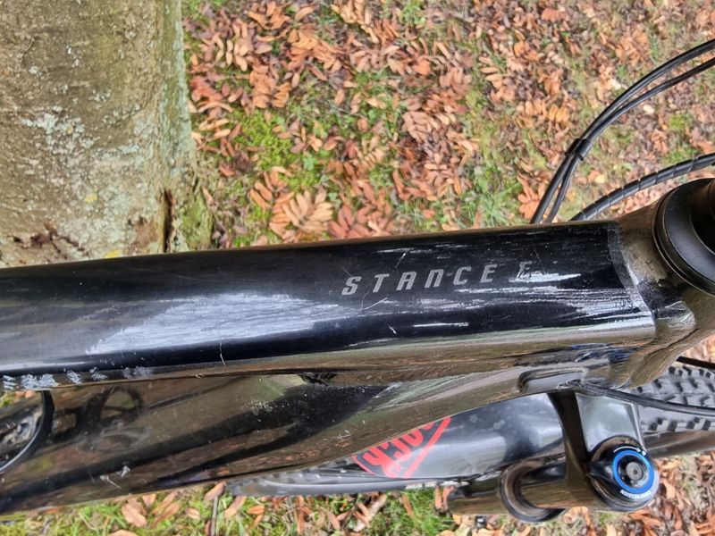 Giant Stance E+ 1 Pro, vel.L, kola 29" baterie 625Wh