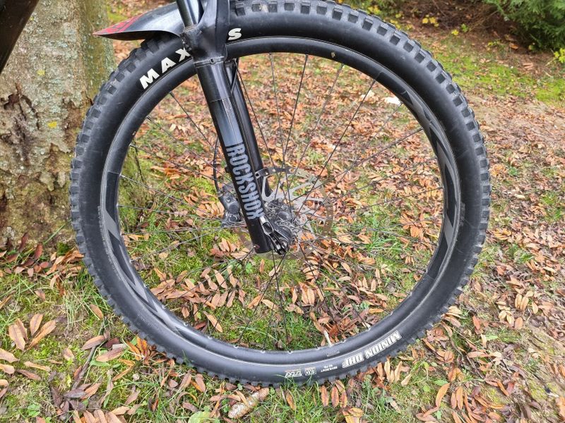 Giant Stance E+ 1 Pro, vel.L, kola 29" baterie 625Wh