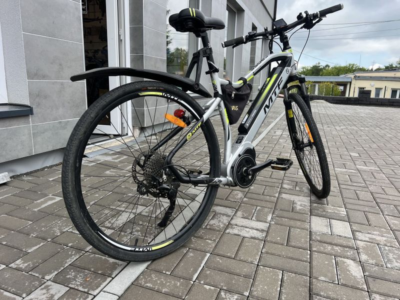 20" VÝKONNÉ TREKINGOVÉ, málo jeté, po servisu, 45km/h // P.C 50tis ✅