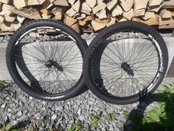 Zapletená kola Bontrager + pláště WTB