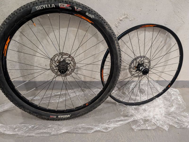 Prodám Ráfky 29 " na pevné osy, boost