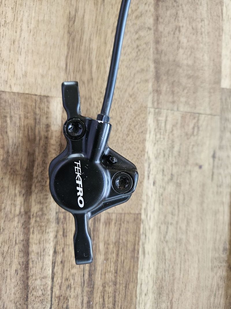 prakticky nejeté brzdy TEKTRO HD-M275