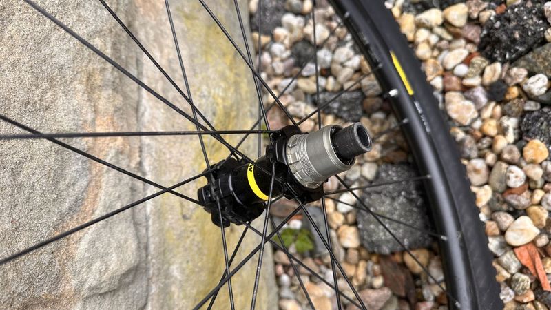 Zapletená kola Mavic XA Trail
