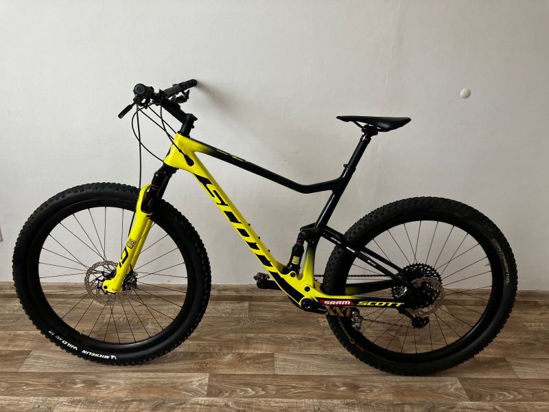 Scott Spark World Cup-elektrika SRAM XX1 AXS, teleskop, karbonová kola i řidítka, Shimano XTR brzdy