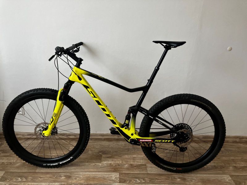 Scott Spark World Cup-elektrika SRAM XX1 AXS, teleskop, karbonová kola i řidítka, Shimano XTR brzdy