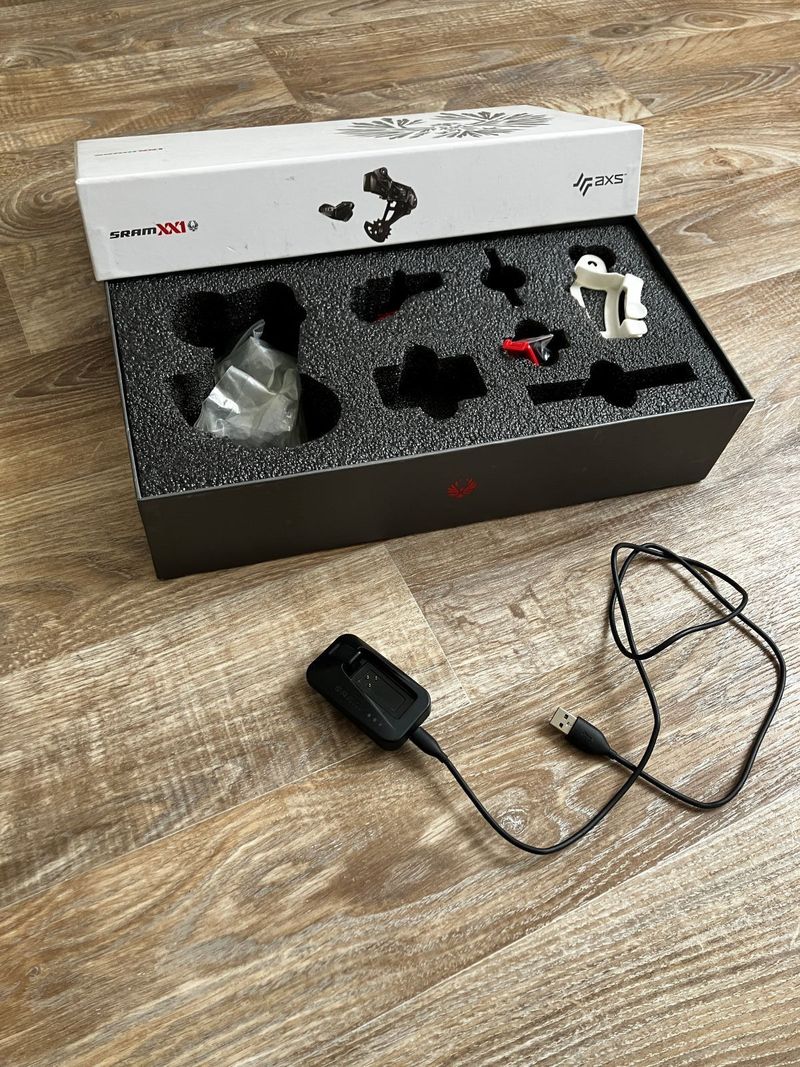 Scott Spark World Cup-elektrika SRAM XX1 AXS, teleskop, karbonová kola i řidítka, Shimano XTR brzdy