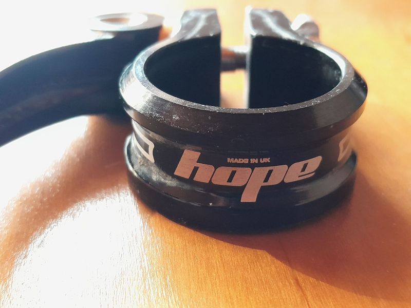 sedlová objímka Hope na rychloupínák (30mm)