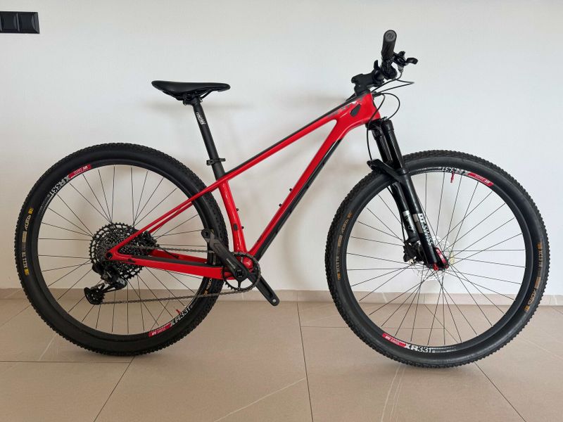 Scott Scale 940, hmotnost 10,9 kg, red S
