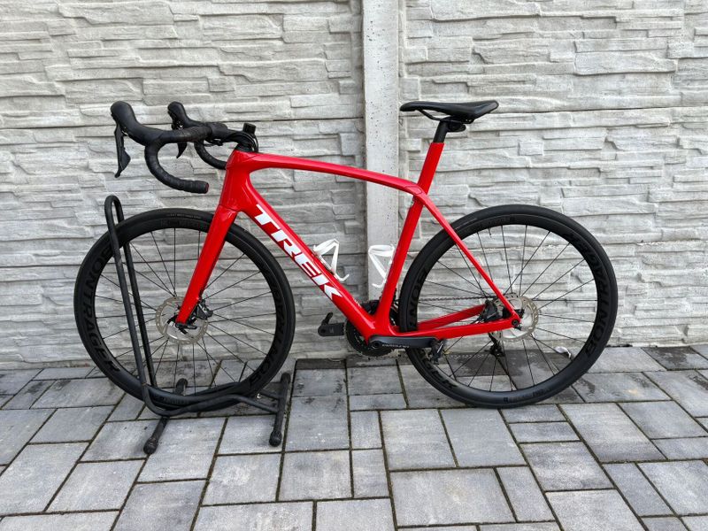 Trek Domane sl6 - karbonová kola bontrager 