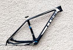 CUBE Reaction GTC Carbon 27.5" - vel. M - 1360 g !!!