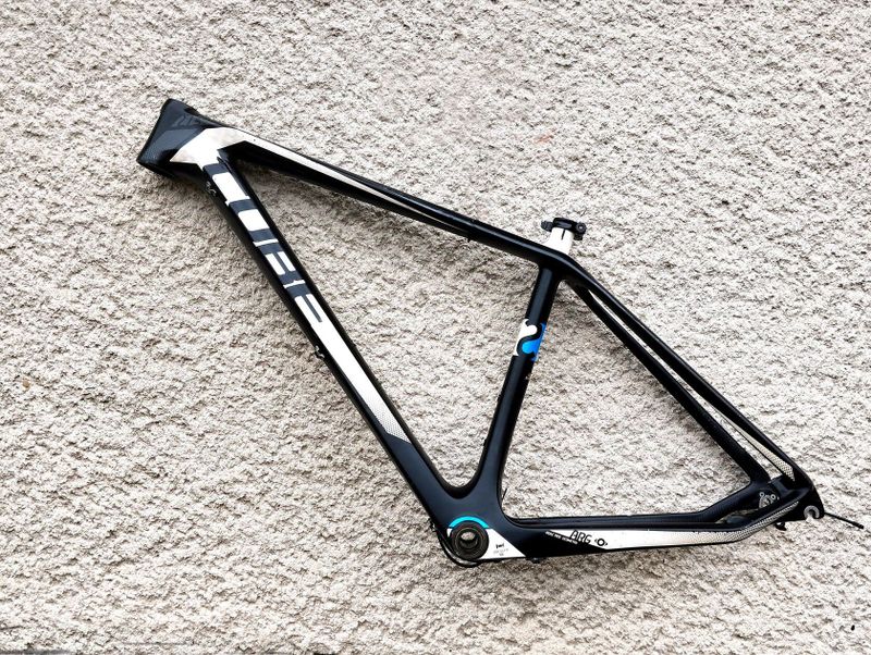 CUBE Reaction GTC Carbon 27.5" - vel. M - 1360 g !!!