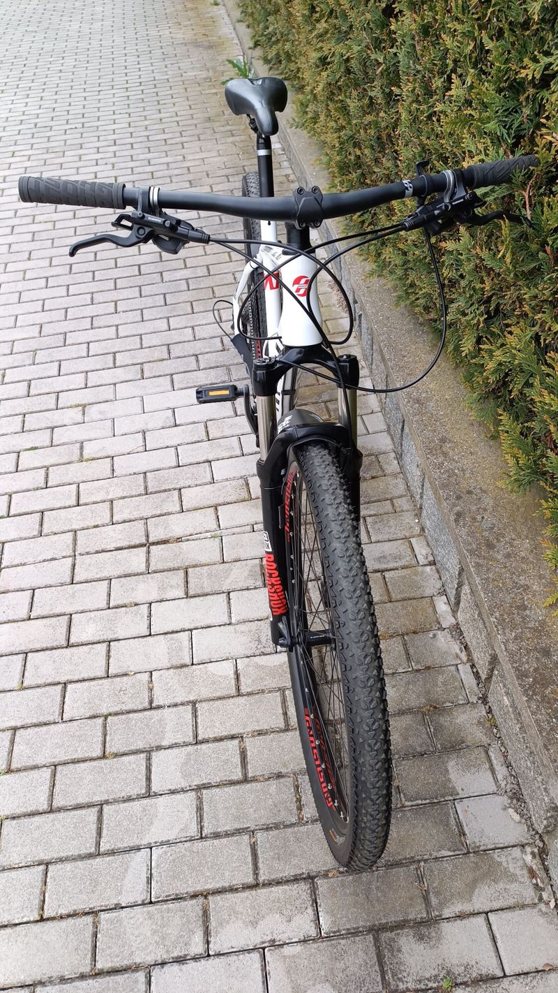 Ghost Kato 7.9 AL star white, kola 29", velikost L