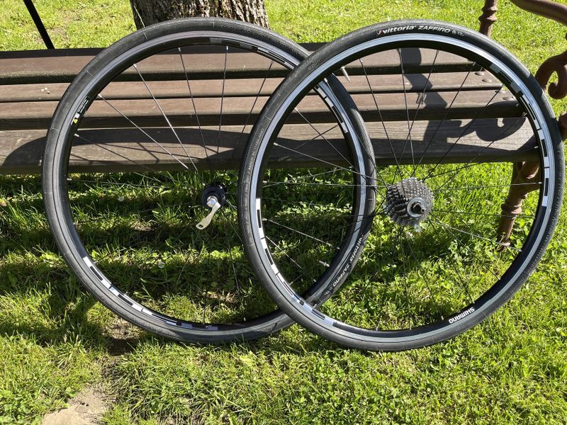 Zapletená kolaShimano WH-R500