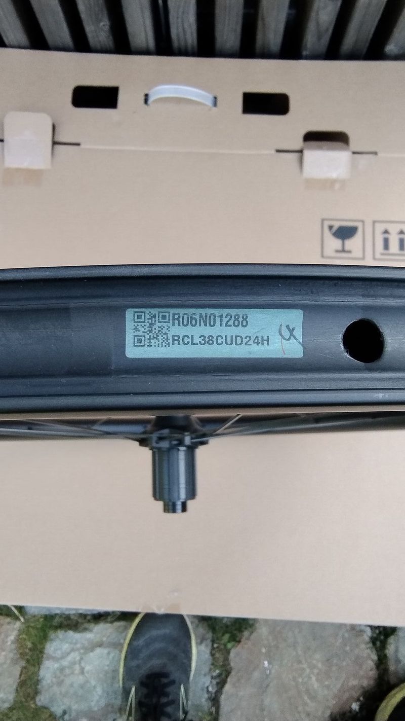NOVÁ karbonová kola YUSHIN RSL38 – výška 38 mm, tubeless ready, UD mat.
