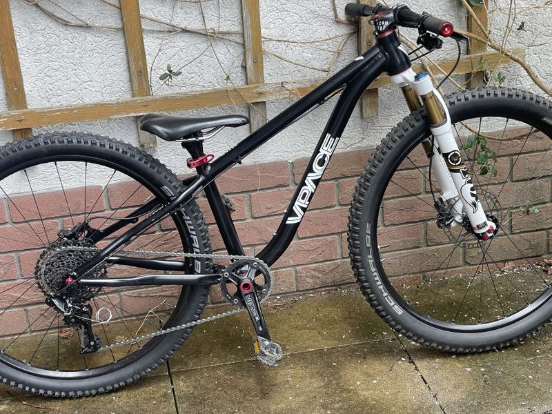 Vpace max26, dětské kolo od 130cm, Fox 32 Factory, Sram GX
