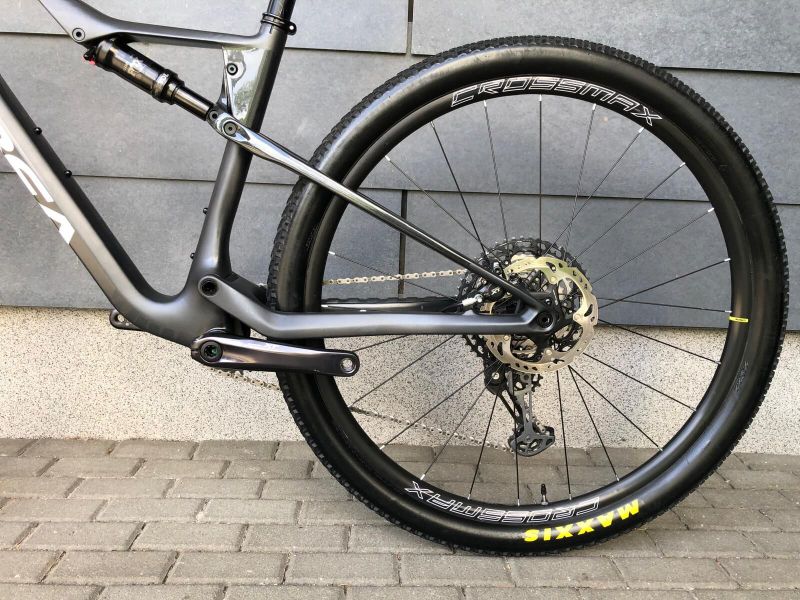 ORBEA OIZ M 2025 (nový rám) XTR, vel. M 10,5 kg