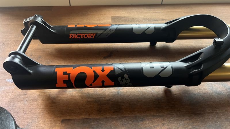 FOX 38 FLOAT Factory Grip2 29" Black - 160mm