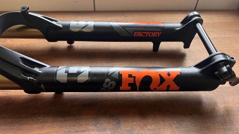 FOX 38 FLOAT Factory Grip2 29" Black - 160mm