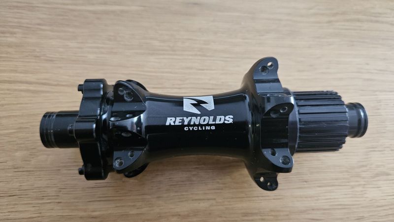 Zadní náboj Industry Nine Hydra hub 29" 12x157 R 28 děr s ořechem Shimano Spline