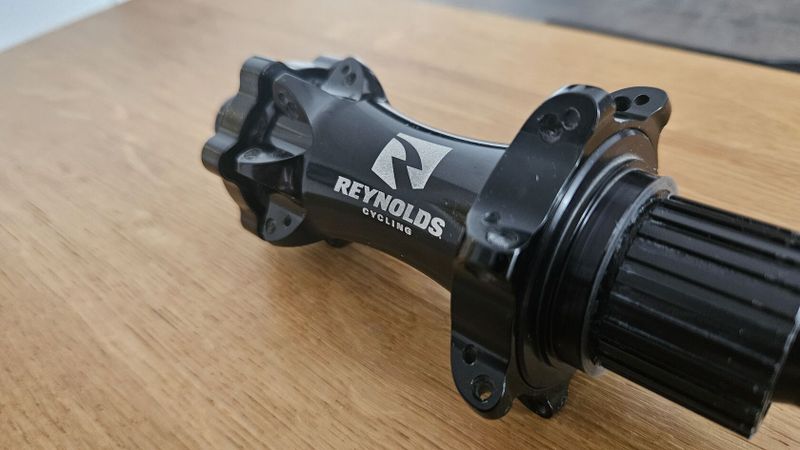 Zadní náboj Industry Nine Hydra hub 29" 12x157 R 28 děr s ořechem Shimano Spline