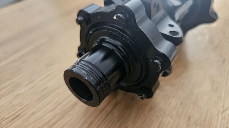 Zadní náboj Industry Nine Hydra hub 29" 12x157 R 28 děr s ořechem Shimano Spline