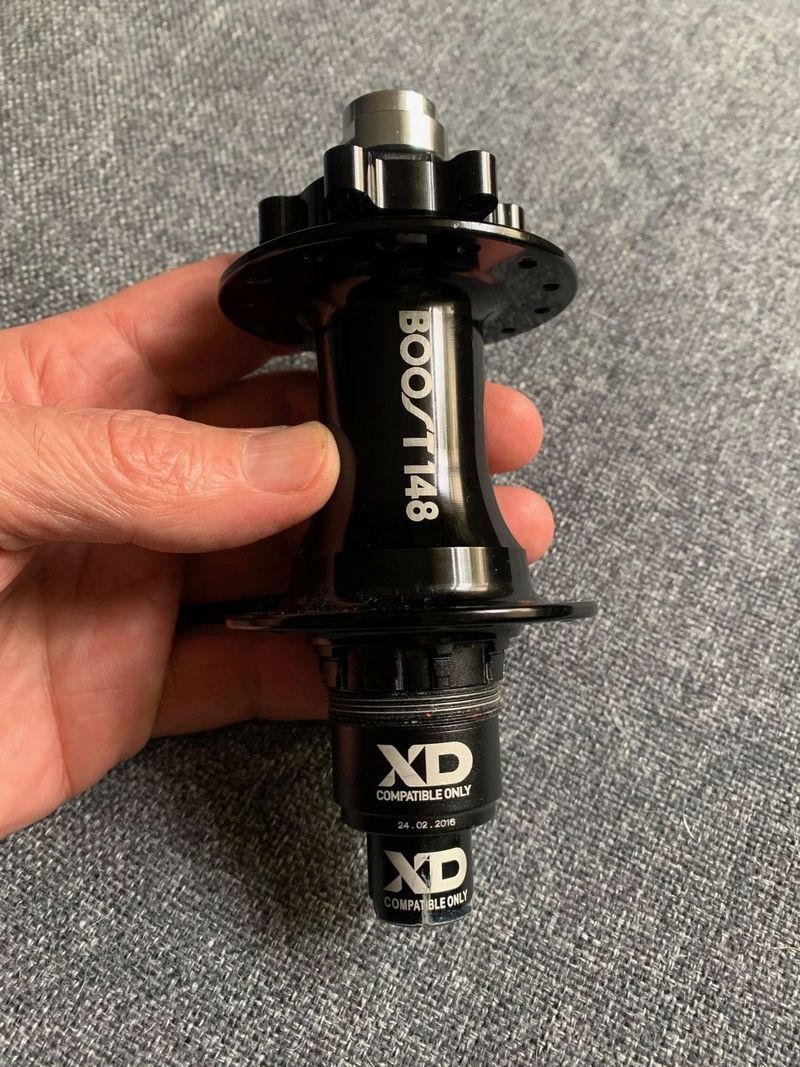 Zadni naboj Bontrager-Duster-Elite-Boost-XD-28-der