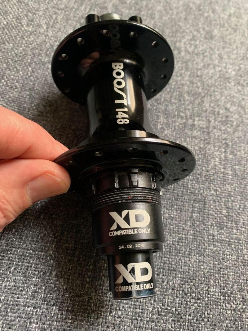 Zadni naboj Bontrager-Duster-Elite-Boost-XD-28-der