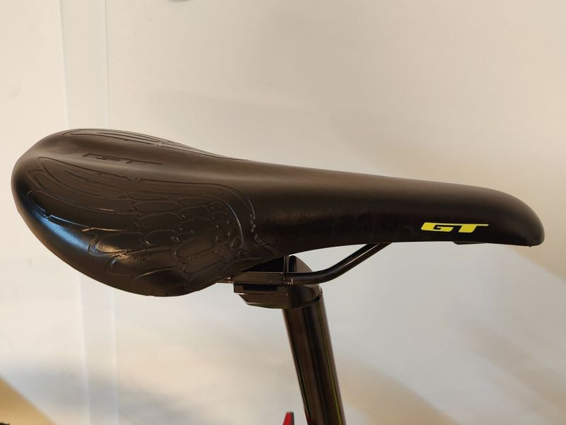 Horské kolo GT Aggressor Expert pro 160-170 cm, kola 27.5"