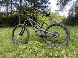 YT Capra Pro Race Mullet (29+27,5) - Lehká full carbon enduro mašina. Nový tlumič, pedály, výplety .
