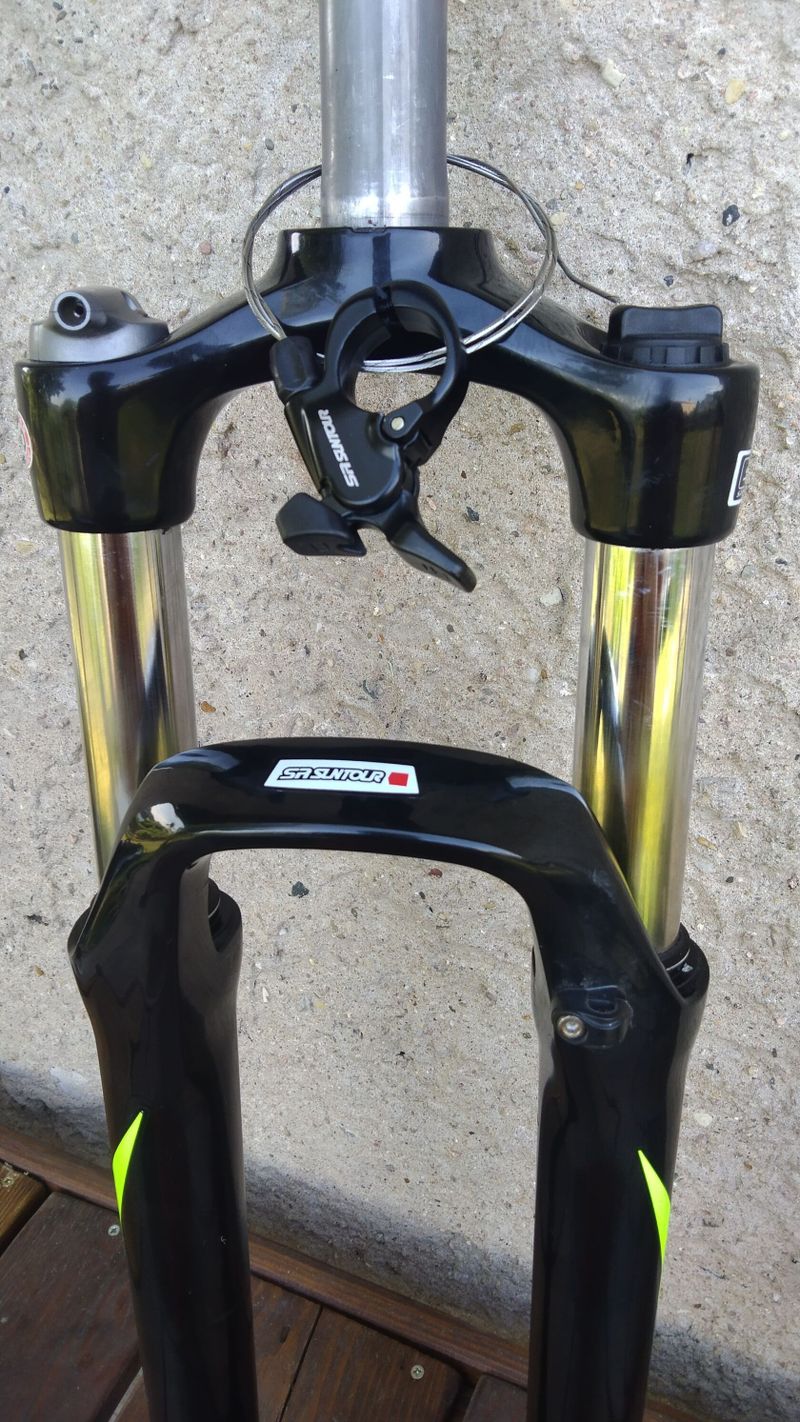 Suntour XCM zámek z řidítek 