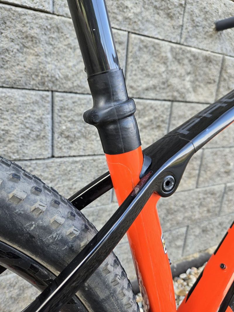 Trek Procaliber 9.7 Roarange/Deep Smoke 29" 2023 velikost M (165-175cm) v záruce