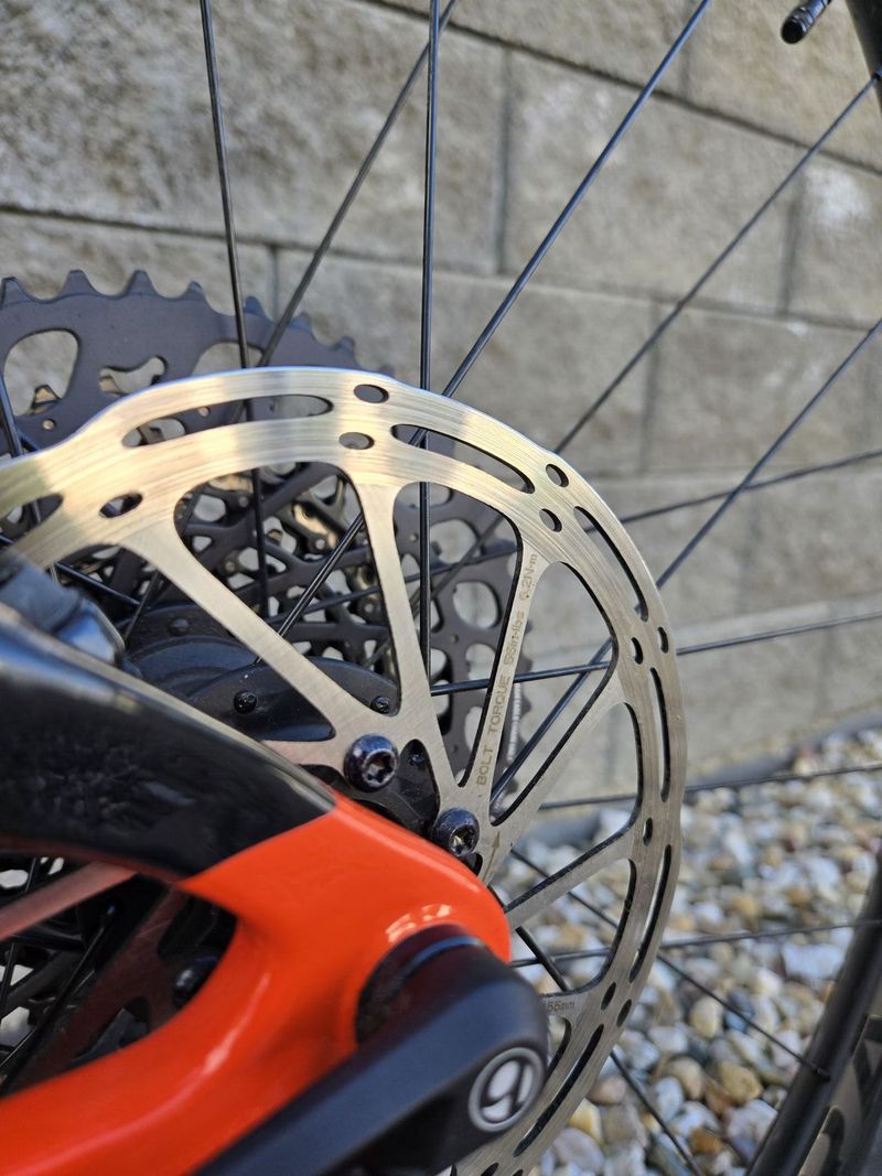 Trek Procaliber 9.7 Roarange/Deep Smoke 29" 2023 velikost M (165-175cm) v záruce