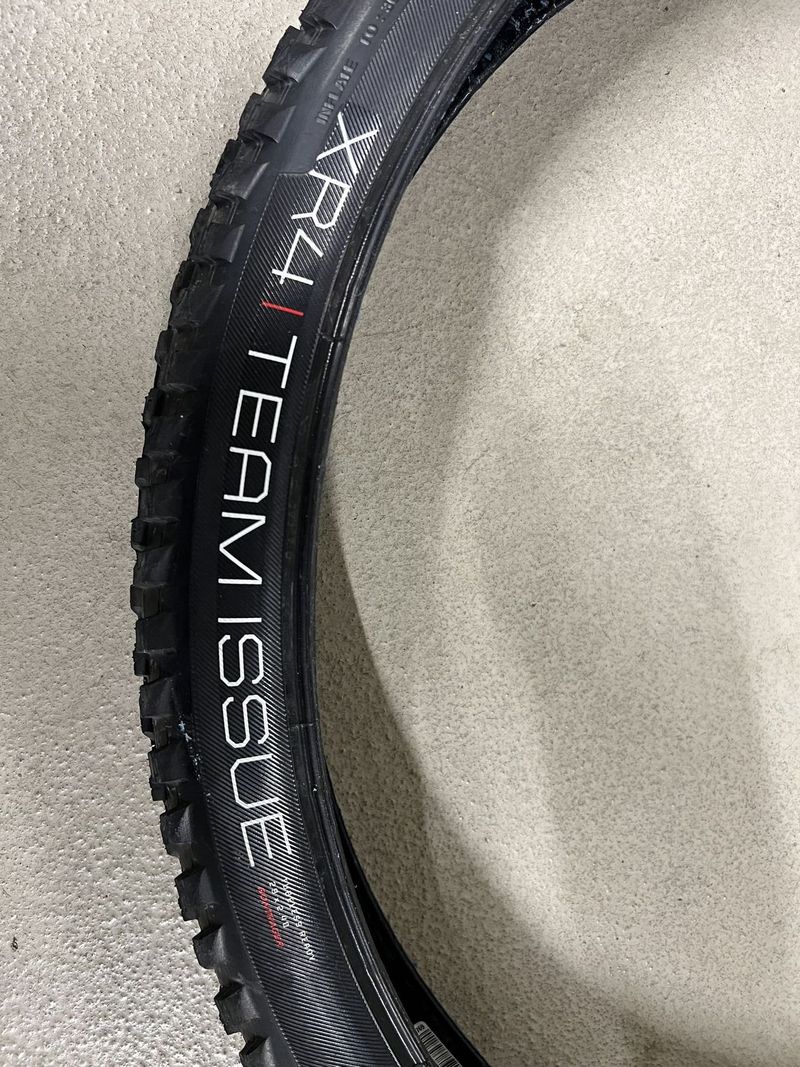 Bontrager XR4 Team Issue TLR 2,4” - zánovní