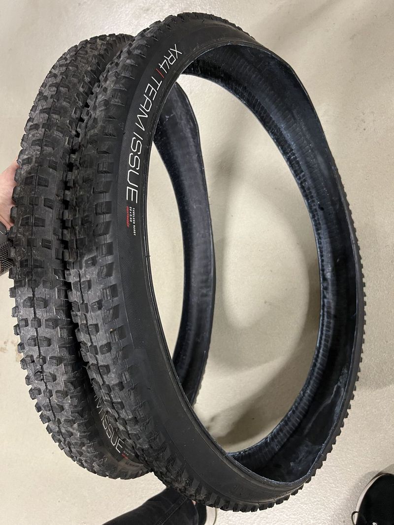 Bontrager XR4 Team Issue TLR 2,4” - zánovní