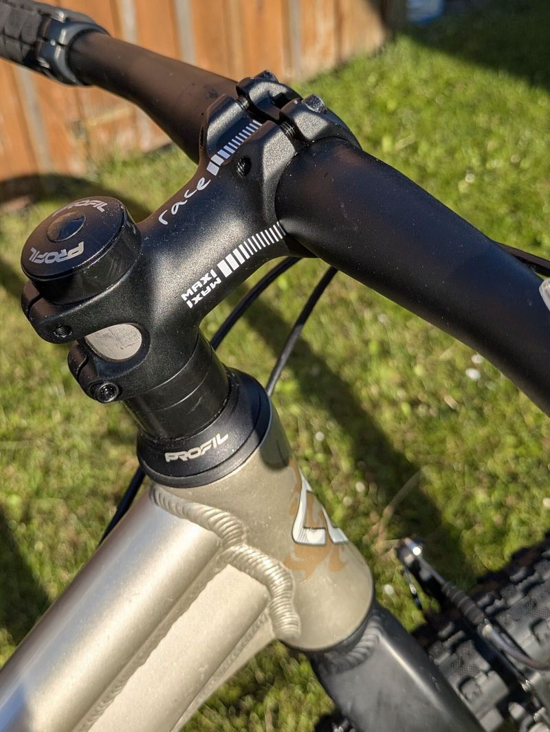 Maxbike Jewel, kola 26", rám 14,5", 11kg