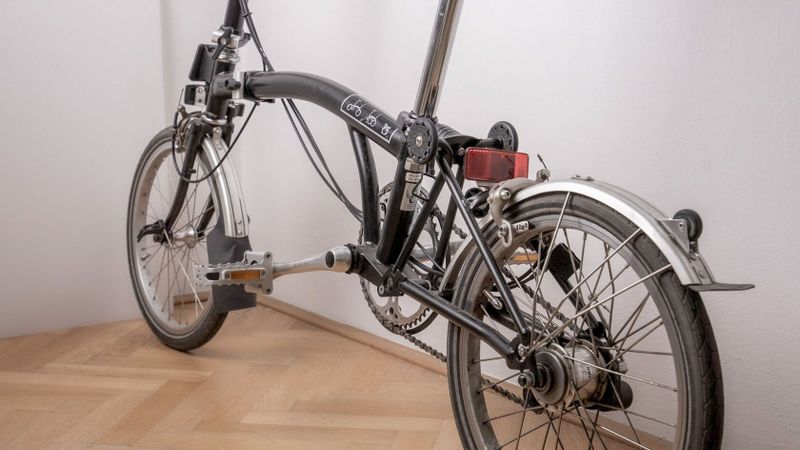 Brompton M6 černý (6 rychlostí)