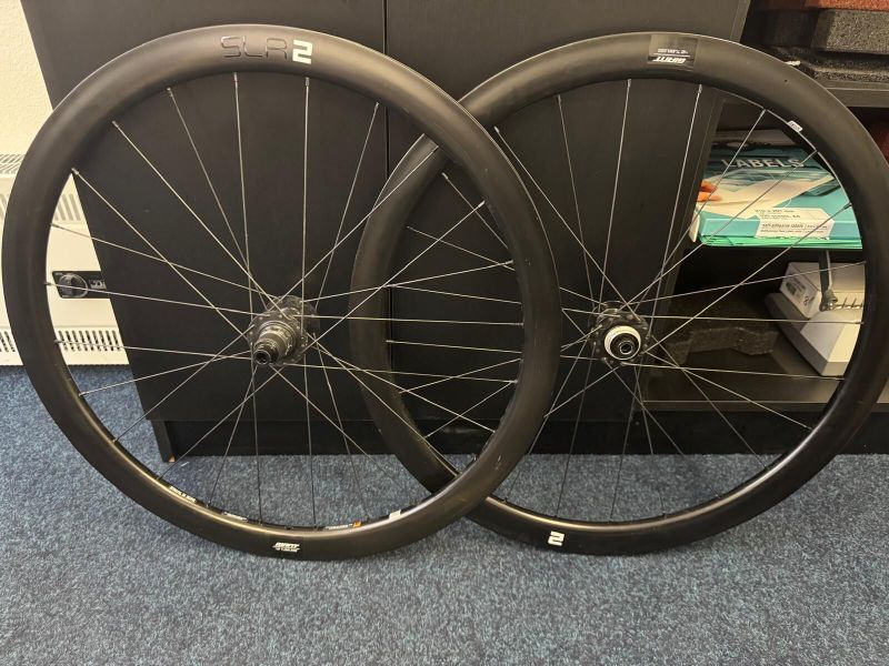 Giant zapletená karbonová kola SLR2 