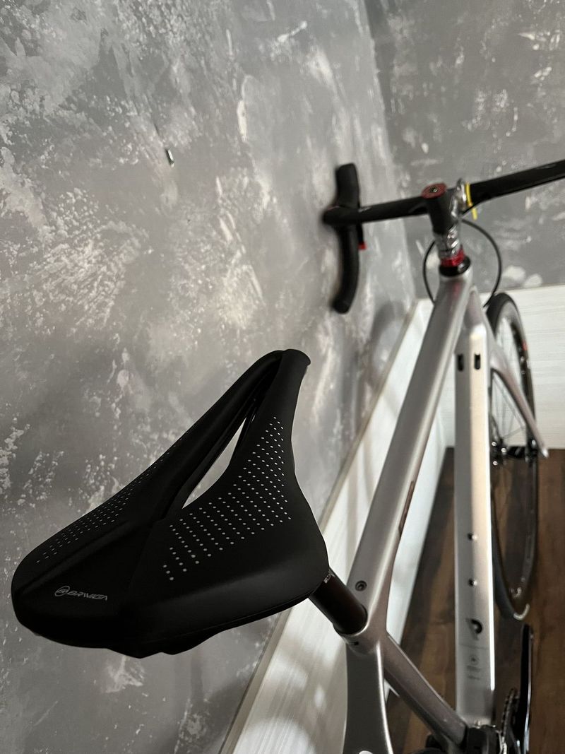 Dema Corsa , Sram AXS Rival 