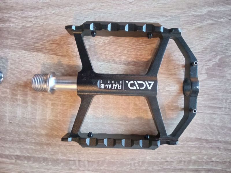 Cube Acid Flat A4-IB Hybrid