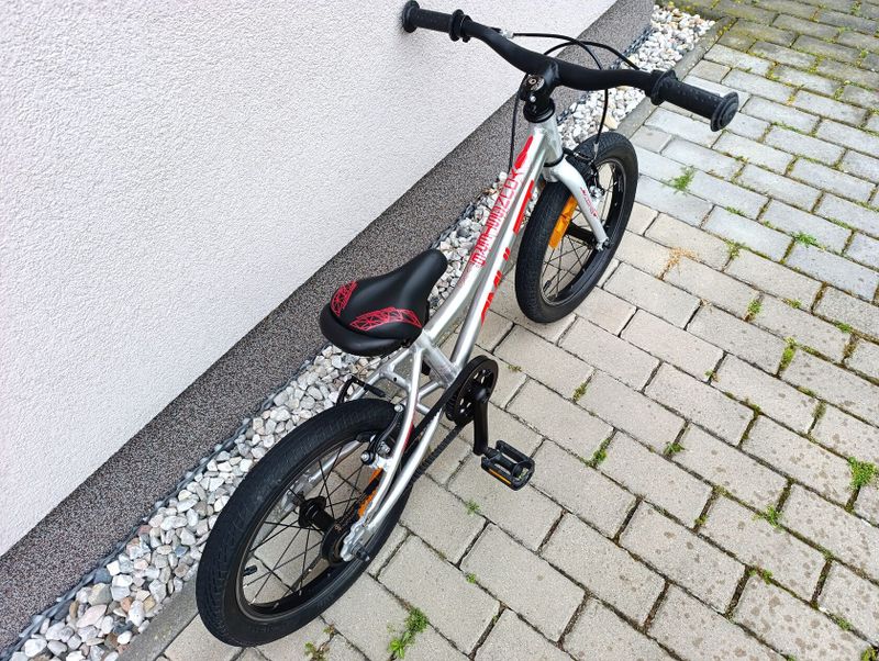 Amulet Young Blaster 16 - ultralehké hliníkové kolo