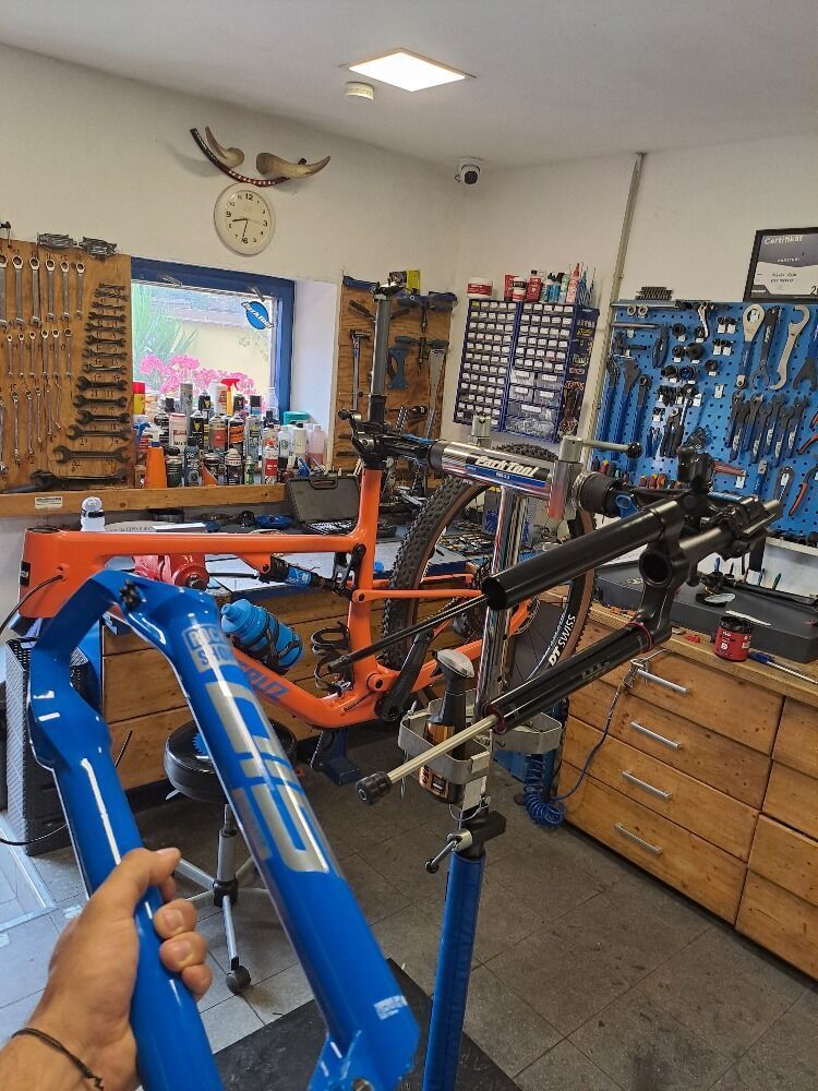 NOVÁ CUSTOM STAVBA Santa Cruz Blur C / Rock Shox SID / Sram GX AXS, XX1 / velikost XL / carbon DTSwi