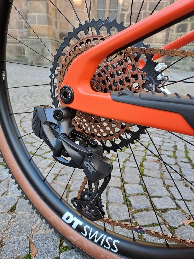 NOVÁ CUSTOM STAVBA Santa Cruz Blur C / Rock Shox SID / Sram GX AXS, XX1 / velikost XL / carbon DTSwi