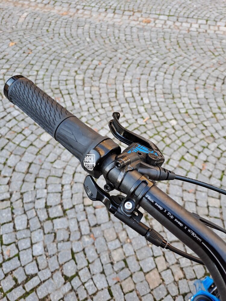 NOVÁ CUSTOM STAVBA Santa Cruz Blur C / Rock Shox SID / Sram GX AXS, XX1 / velikost XL / carbon DTSwi