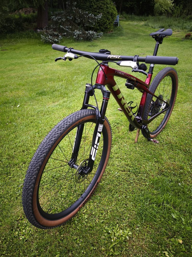 TREK SUPERCALIBER SLR 9.9 Flight Attendant Gen2 Red smoke/drizzle