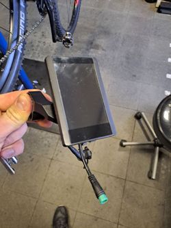Plně funkční display z elektrokola Leader Fox včetně ovladače