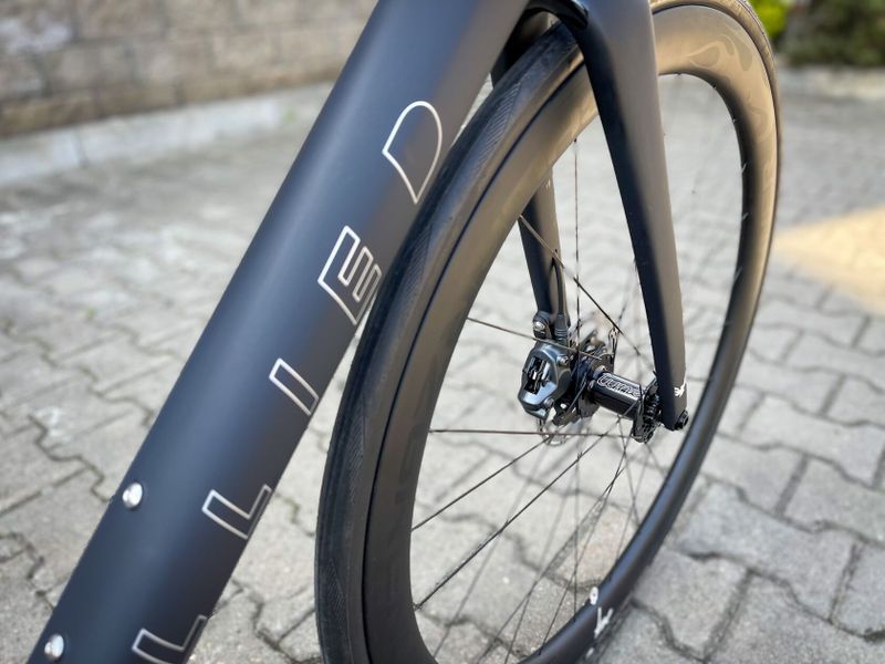 Nová rámová sada ALLIED ALFA RACE DISC – zakázková barva Matte Black