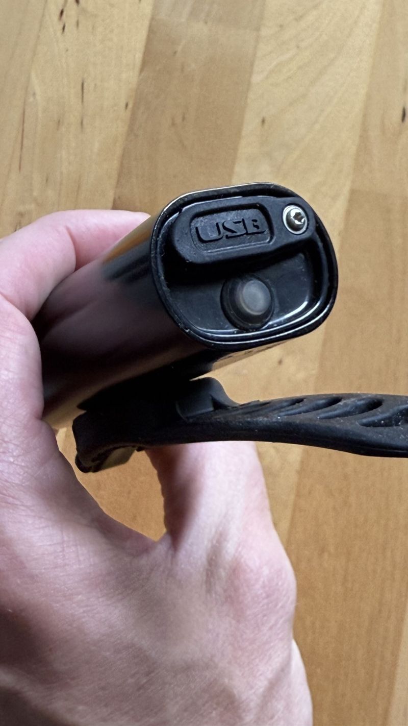 Lezyne STVZO PRO 115 přední světlo